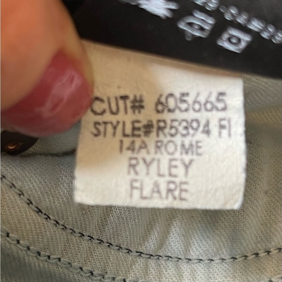 💥SALE💥WILLIAM RAST WOMEN RYLEY ROME FLARE JEANS SZ 28 - Picture 4 of 12